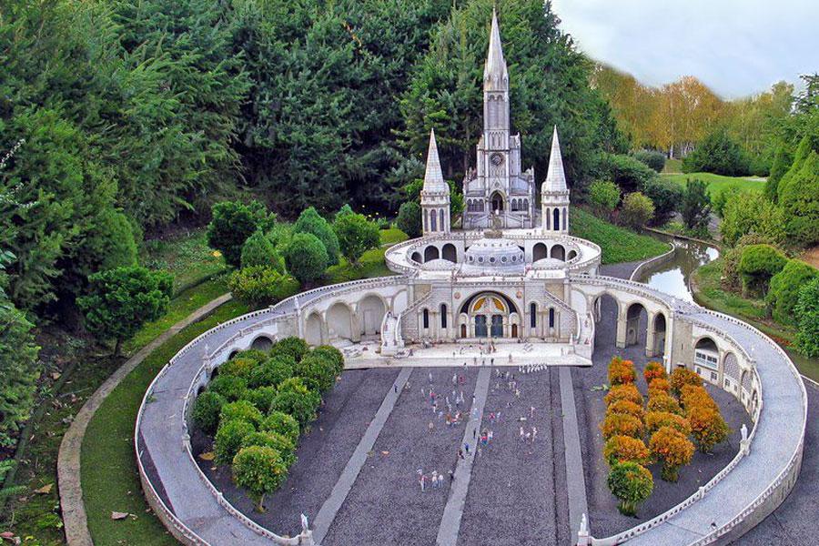 La basílica de Lourdes Notre Dame du Rosaire