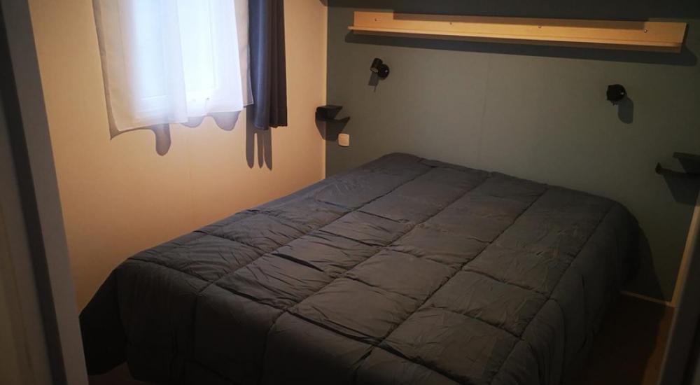 Room with double bed